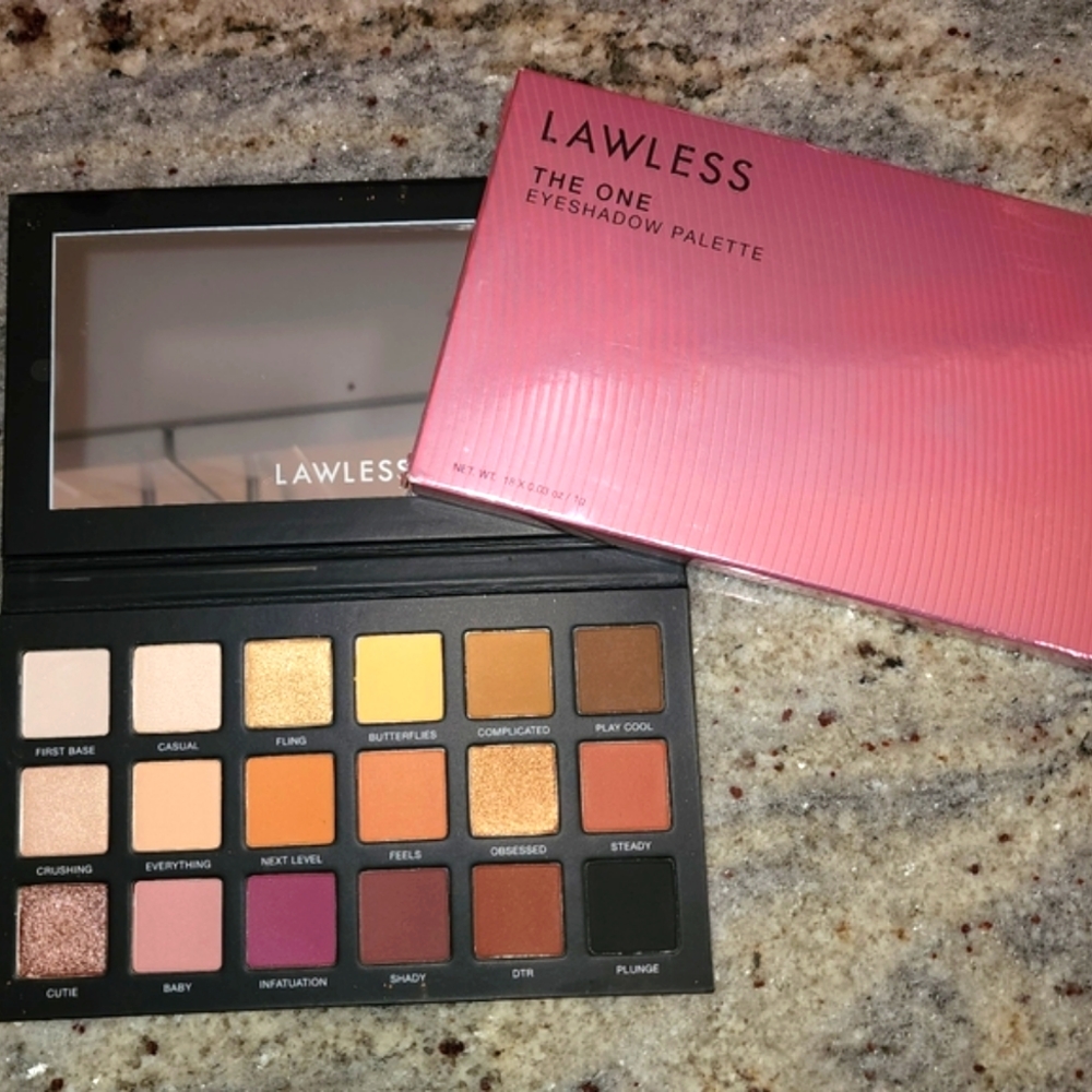 BNIB》LAWLESS ☆ The One Talc-Free Eyeshadow Palette